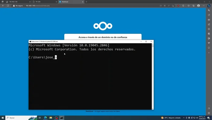 Acceder al servidor vía SSH: Utilizar el comando `ssh usuario@dirección_ip` para conectarse al servidor como superusuario (`sudo su`).