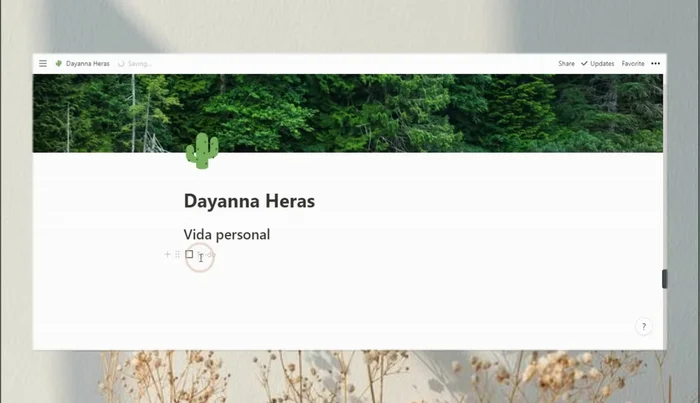 Crea una tabla básica con columnas relevantes para tus necesidades (ej: nombre, fecha, etiquetas). Utiliza la opción 'Propiedades' para personalizar las columnas y agregar tipos de datos (texto, números, fechas, multi-selección).