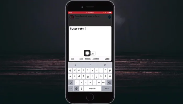 Hacer clic sobre la plantilla para agregar texto. Seleccionar la fuente, color y centrar el texto.