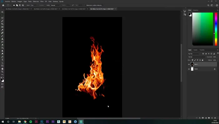 Seleccionar la llama con una herramienta de selección.
