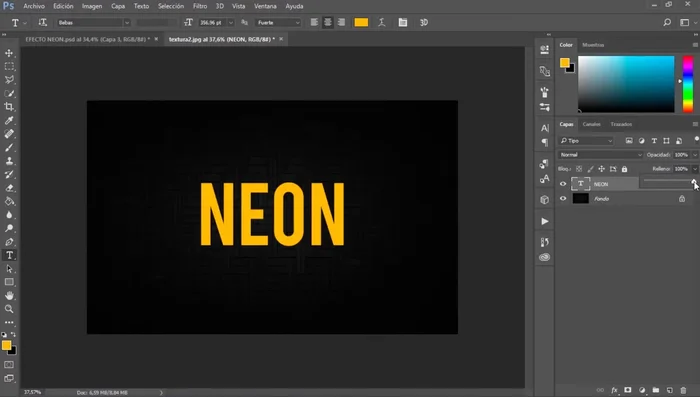 Ir a Opciones de Fusión y activar el Trazo. Ajustar el grosor del trazo (en este caso, 6%, pero depende del proyecto). Elegir un color para el trazo (blanco en este ejemplo).