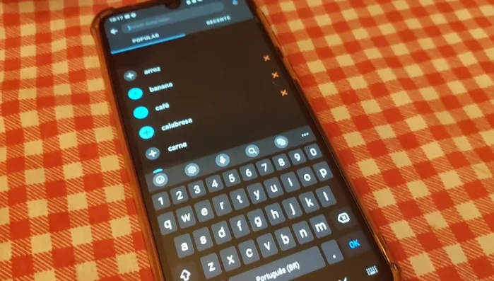 Confirmar la adición de cada producto con el botón rojo.