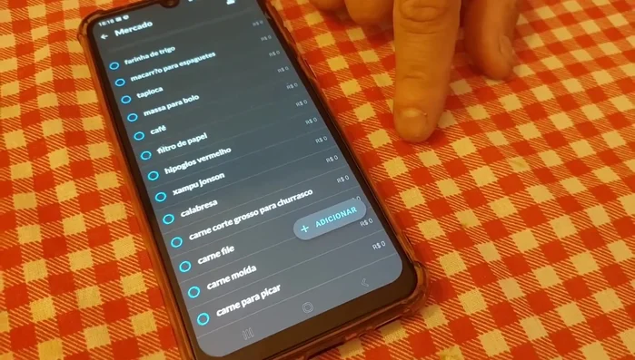 Ordenar la lista por categorías o por precio.