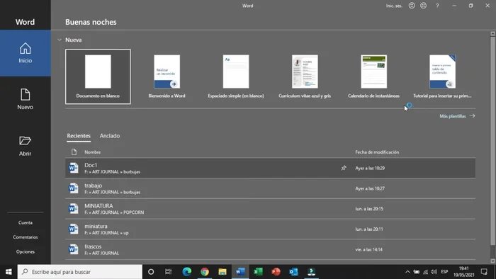 Abrir Microsoft Word y seleccionar una hoja en blanco.