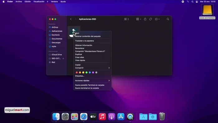 Crear un alias (acceso directo) de la aplicación ubicada en el disco externo y arrastrarlo a la carpeta Aplicaciones del Mac.