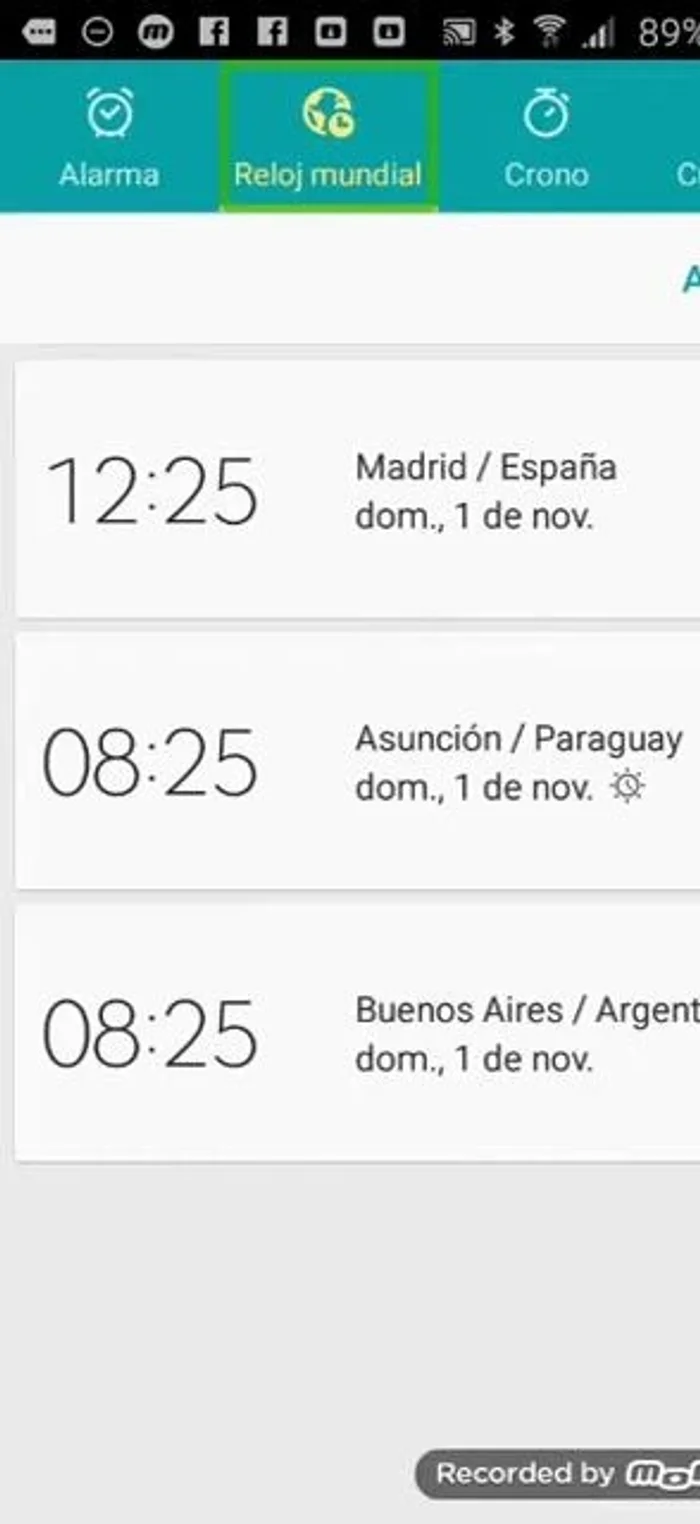 Ver la hora de las ciudades ya añadidas. Deslizar a la derecha para ver cada ciudad y su hora.