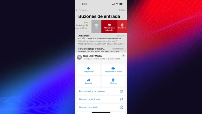 Selección múltiple: Selecciona varios correos para eliminar, archivar, o reenviar simultáneamente.