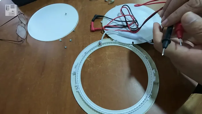 Si se confirma la falla en un LED específico, aplicarle un punto de estaño para crear un puente y así comprobar el funcionamiento.