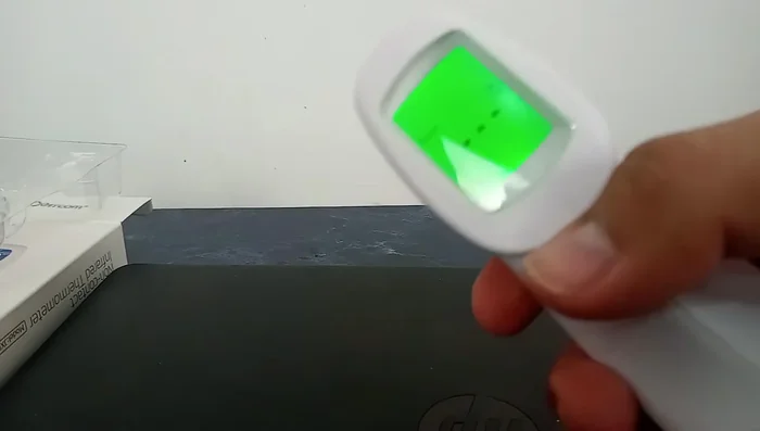 La lectura se mostrará en la pantalla del termómetro, en la unidad de medida seleccionada (Celsius o Fahrenheit).