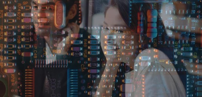 Explicación sencilla del lenguaje binario (ceros y unos) en las computadoras.