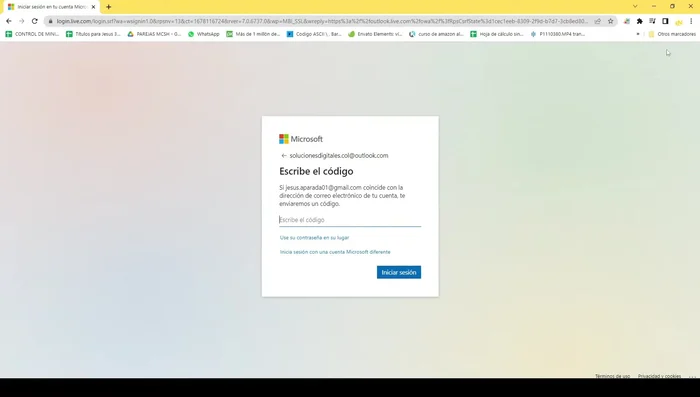 Verifica tu identidad mediante código a tu correo o teléfono.