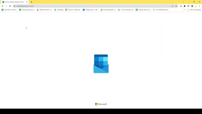 Verifica tu identidad mediante código a tu correo o teléfono.