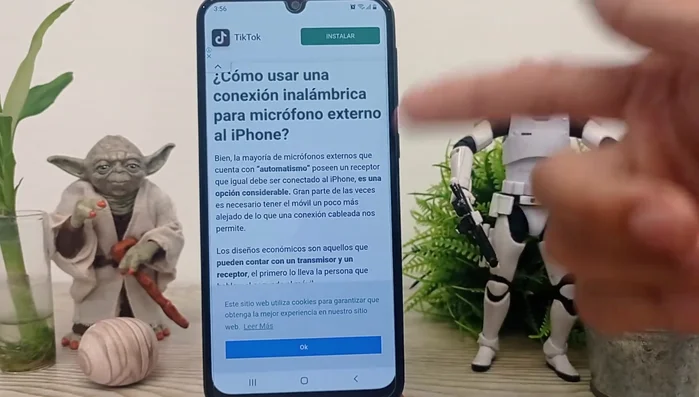 Asegúrate de que el micrófono esté encendido y en modo de emparejamiento.