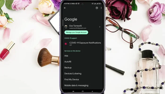 Desplázate hacia abajo, pulsa 'Google'. Si la cuenta no está sincronizada, pulsa los tres puntos y selecciona 'Sincronizar ahora'.
