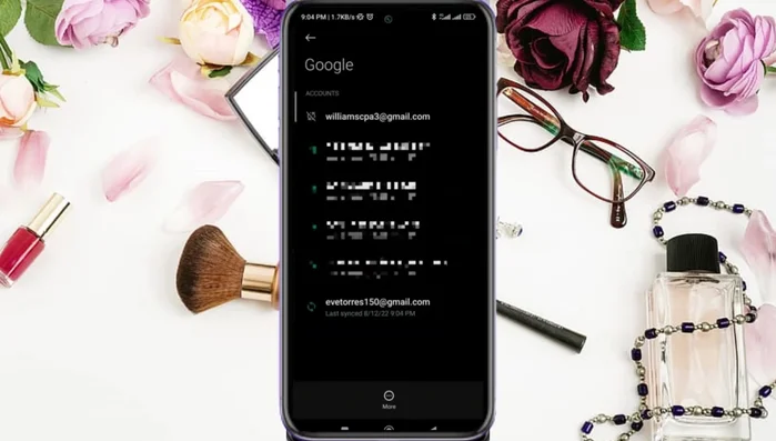 Desplázate hacia abajo, pulsa 'Google'. Si la cuenta no está sincronizada, pulsa los tres puntos y selecciona 'Sincronizar ahora'.