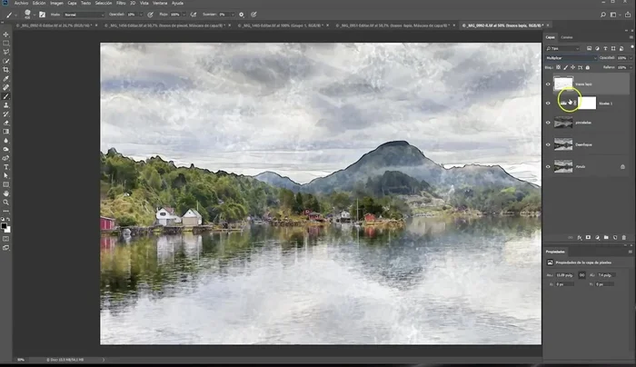 Cambiar el modo de fusión de 'Trazos Lápiz' a 'Multiplicar' y utilizar una máscara de capa con un pincel suave para ajustar la intensidad de los trazos.