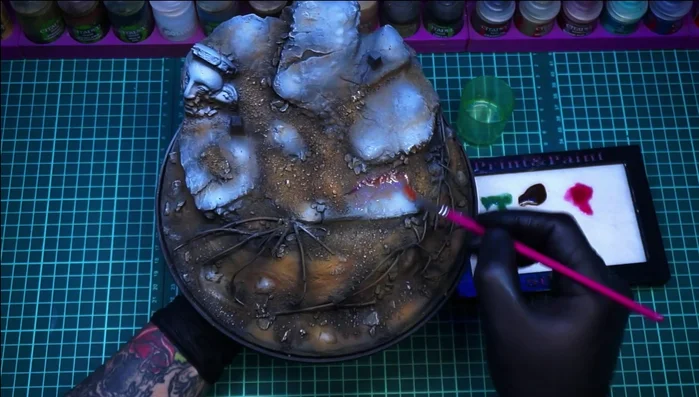 Aplicar lavados de colores aleatorios y fundirlos con diluyente.