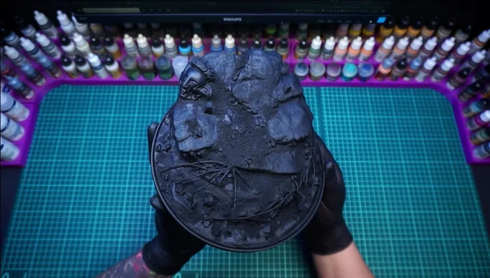 Aplicar una capa uniforme de imprimación negra.