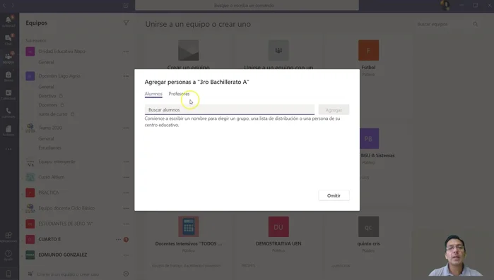 Agregar miembros (opcional): Puedes agregar alumnos y profesores ahora o más tarde, enviando invitaciones con un código o enlace.