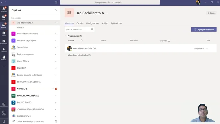 Utilizar el código del equipo: En "Administrar equipo" -> "Configuración", genera y comparte un código para invitar a miembros.