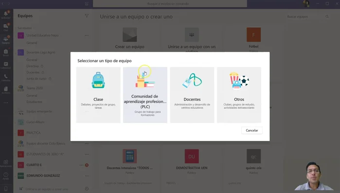 Agregar miembros (opcional): Puedes agregar alumnos y profesores ahora o más tarde, enviando invitaciones con un código o enlace.