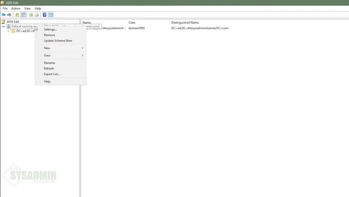 Deshabilitar la replicación en ADSI Edit: Abrir ADSI Edit, navegar a la suscripción Sysvol del controlador de dominio maestro y establecer la propiedad `msDFSR-Enabled` en `false`. En los otros controladores de dominio, solo deshabilitar `msDFSR-Enabled` (ponerlo en `false`), dejando `msDFSR-Options` en su valor predeterminado (0). En el controlador de dominio maestro, establecer `msDFSR-Options` en `1`.