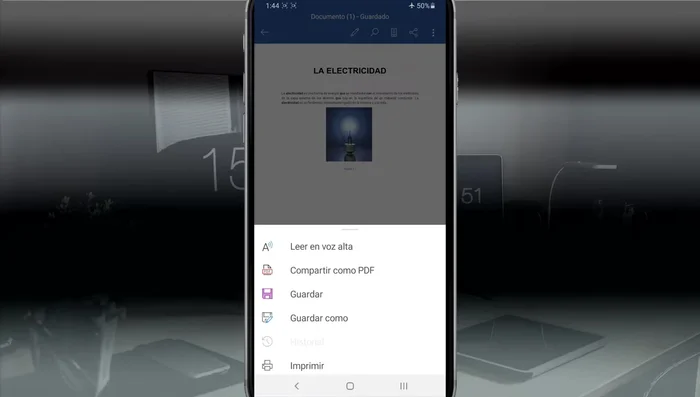 Guarda tu documento. En el menú superior derecho, selecciona 'Guardar'. Puedes cambiar el nombre del archivo antes de guardar.