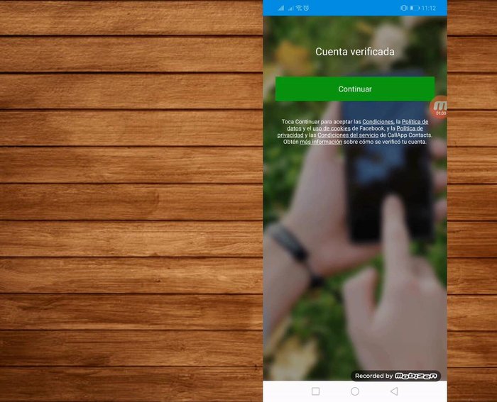 Verifica tu cuenta. La app te enviará un código de verificación a tu número de teléfono o a través de Facebook. (0:55)