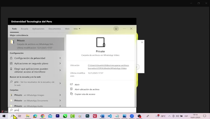 Asegúrate de que 'Permitir que las aplicaciones usen la activación por voz' y 'Permitir que las aplicaciones accedan al micrófono' estén activados.