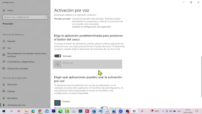 Asegúrate de que 'Permitir que las aplicaciones usen la activación por voz' y 'Permitir que las aplicaciones accedan al micrófono' estén activados.