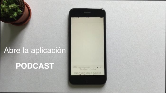 Abre la aplicación de Podcasts.