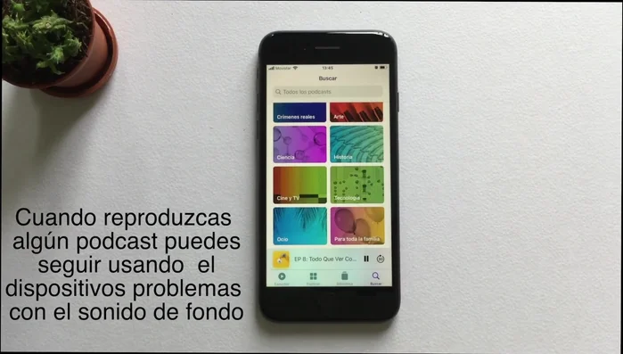 Escucha podcasts en segundo plano, incluso con la pantalla bloqueada. Los controles de reproducción siguen disponibles.