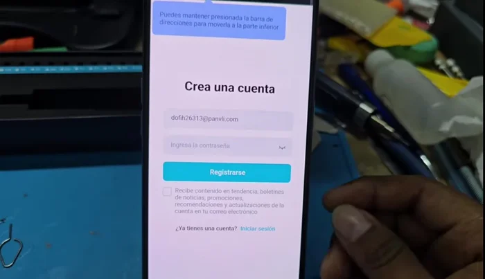 Verifica tu correo electrónico temporal para obtener el código de verificación.