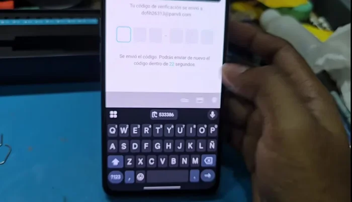 Introduce el código de verificación en la página de registro de CapCut.