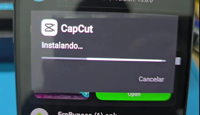 Inicia sesión en CapCut usando el correo electrónico y la contraseña que creaste.