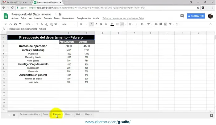 Crea una hoja llamada 'Tabla de Contenidos' y lista los nombres de las otras hojas (Enero, Febrero, Marzo, etc.).