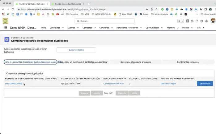 Utilizar la opción "Ver contactos duplicados" para identificar conjuntos de registros duplicados.
