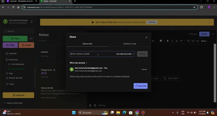 Compartir notas o tareas con otras personas mediante la opción de compartir y añadiendo sus correos electrónicos.