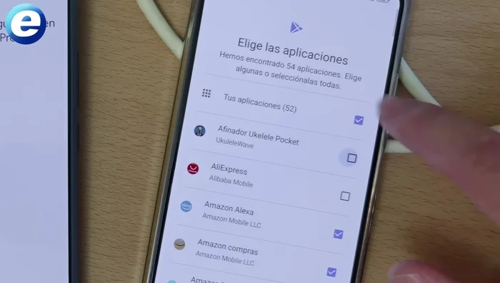 Esperar a que termine el proceso de copiado.