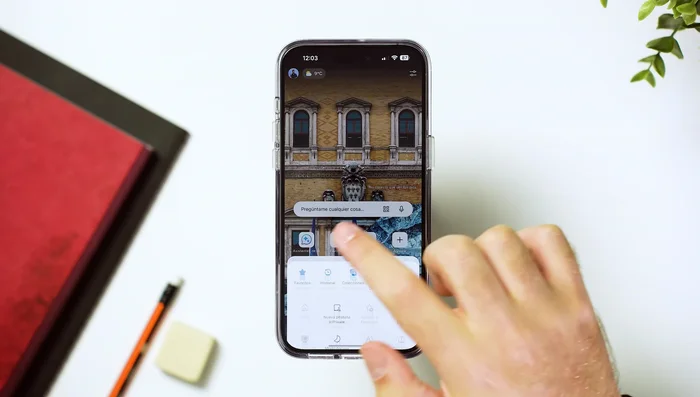Para navegadores que no sean Safari (ej. Microsoft Edge), buscar la opción de borrar el historial y caché dentro de la configuración de la app.