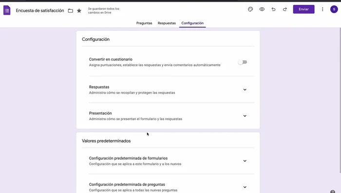 Configura las opciones de recolección de respuestas en 'Configuración'. Puedes personalizar el formulario con temas, colores, y agregar una imagen de fondo.