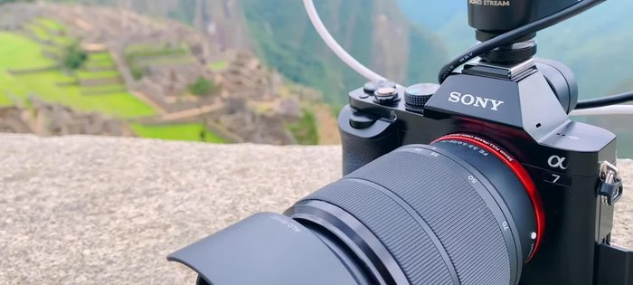 Conectar RomoStream Black al celular. Asegurarse de tener todos los accesorios (cables HDMI, USB, grip y adaptadores) conectados correctamente.