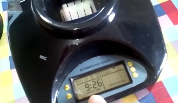 Ajusta el formato de hora (opcional): Si prefieres el formato de 24 horas, pulsa el botón sin ninguna indicación hasta que aparezca (75.62).