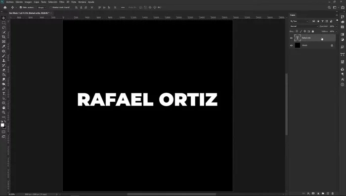 Elegir el color del trazo (ej: blanco) y ajustar el tamaño del trazo (aprox. 7 píxeles). Seleccionar la posición del trazo ('centro' para un efecto equilibrado).