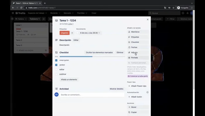 Adjunta archivos a las tarjetas para compartir información relevante.