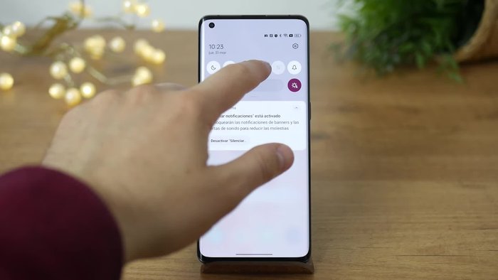 Verificar requisitos (Android): El móvil debe estar encendido, con la cuenta de Google iniciada, conectado a Wi-Fi o red móvil, con la ubicación activada y la función 'Encontrar mi dispositivo' habilitada.