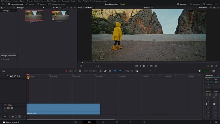 Selecciona "Mostrar controles de procesamiento" (o usa el atajo Ctrl+R). Aparecerán flechas azules en el clip.