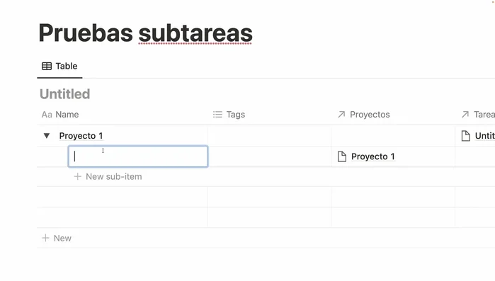 Crear un proyecto y añadir tareas como subitems usando la flecha desplegable y "New subitem".