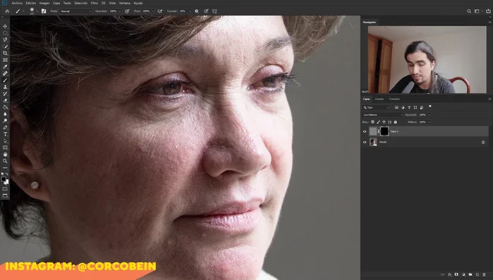 Utilizar un pincel suave con color negro para ocultar el efecto de suavizado en las áreas donde no se desea (ej: ojos, cabello). Usar blanco para aplicar el efecto.
