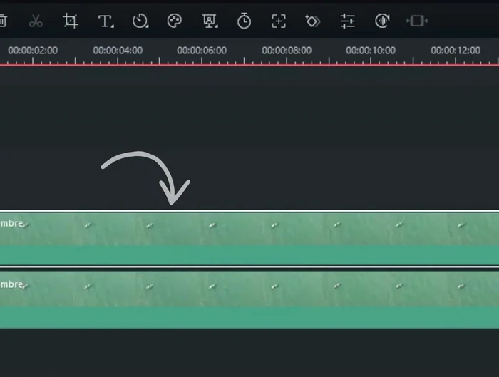 Mantén seleccionado el clip superior y en 'Herramientas de recorte de IA', selecciona la función.